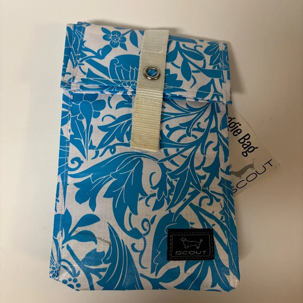 SCOUT The Doggie Bag Insulated Lunch Bag Blue White Floral Damask Reusable Tote
